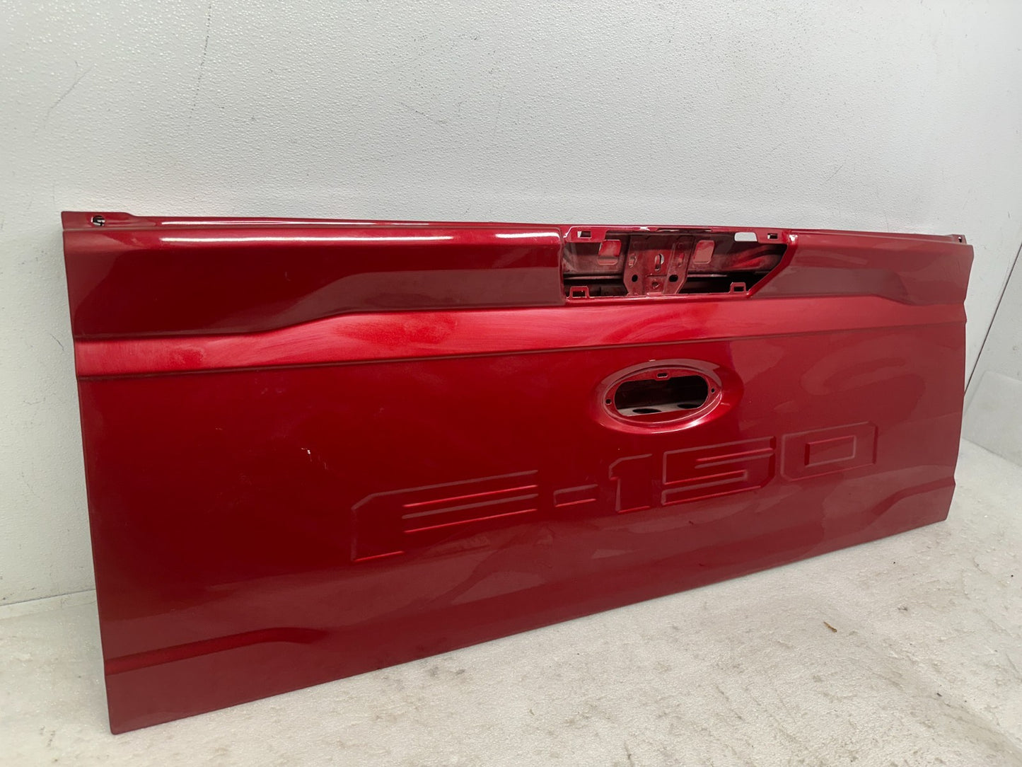 Ford F-150 tailgate edge detail