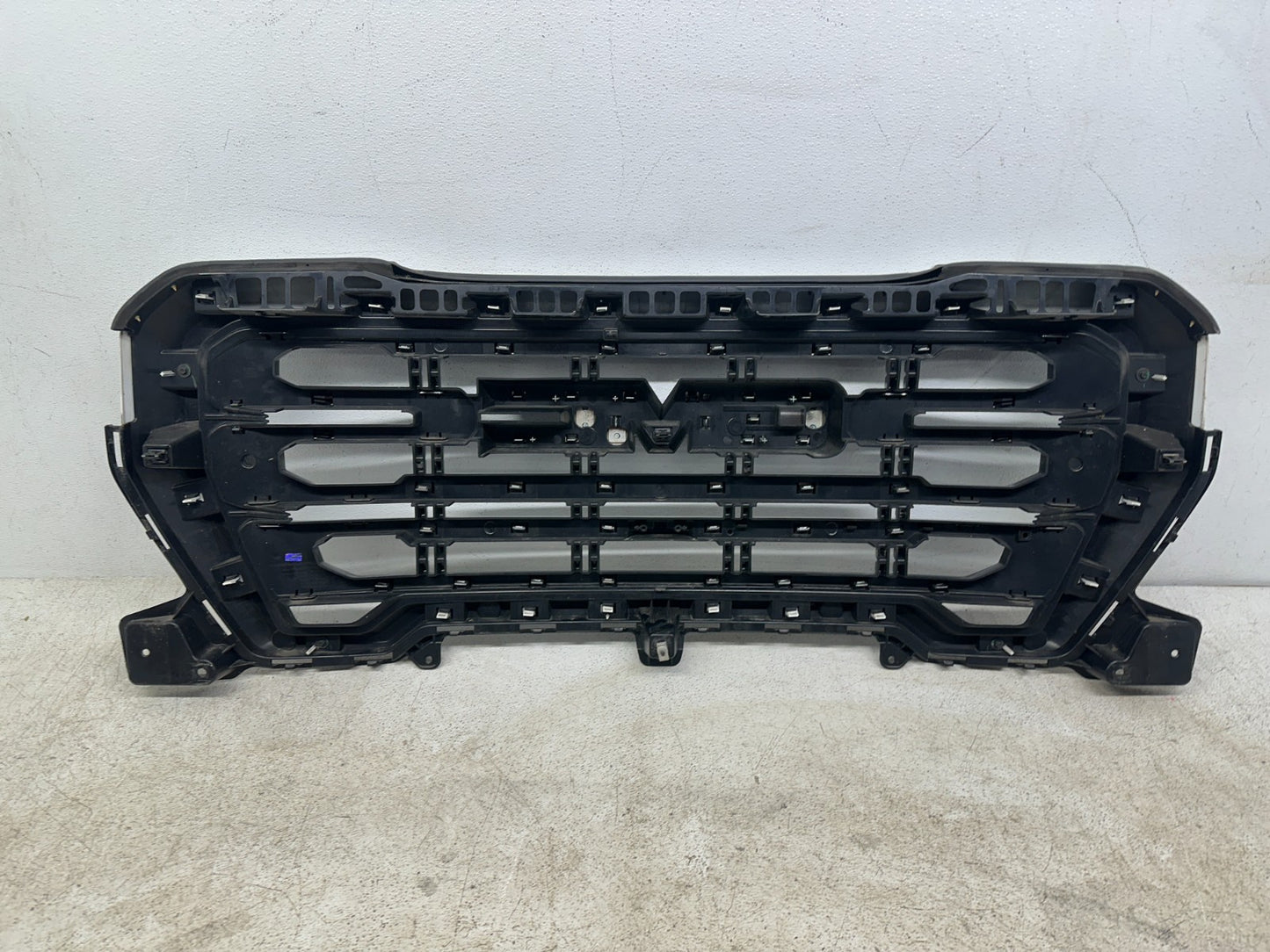 GMC Sierra 1500 OEM grille emblem area