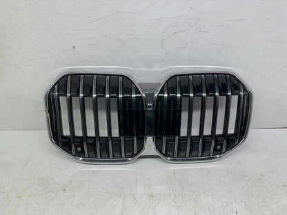 2023-2026 BMW i7 G70 LED radiator grille in chrome, front view