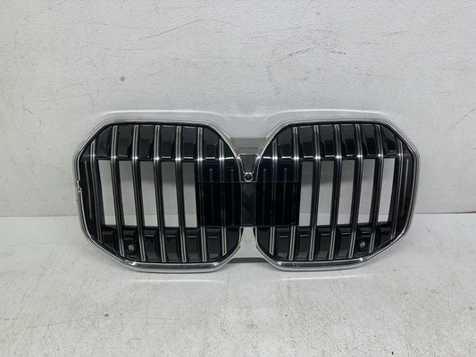 2023-2026 BMW i7 G70 LED radiator grille in chrome, front view