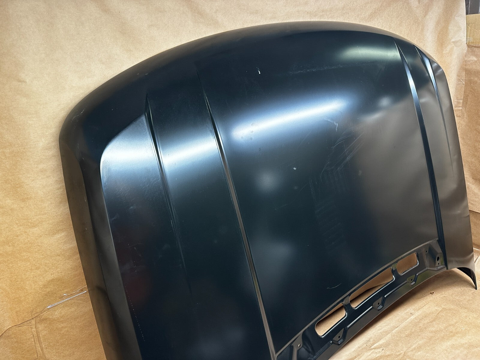 Range Rover hood panel edge detail
