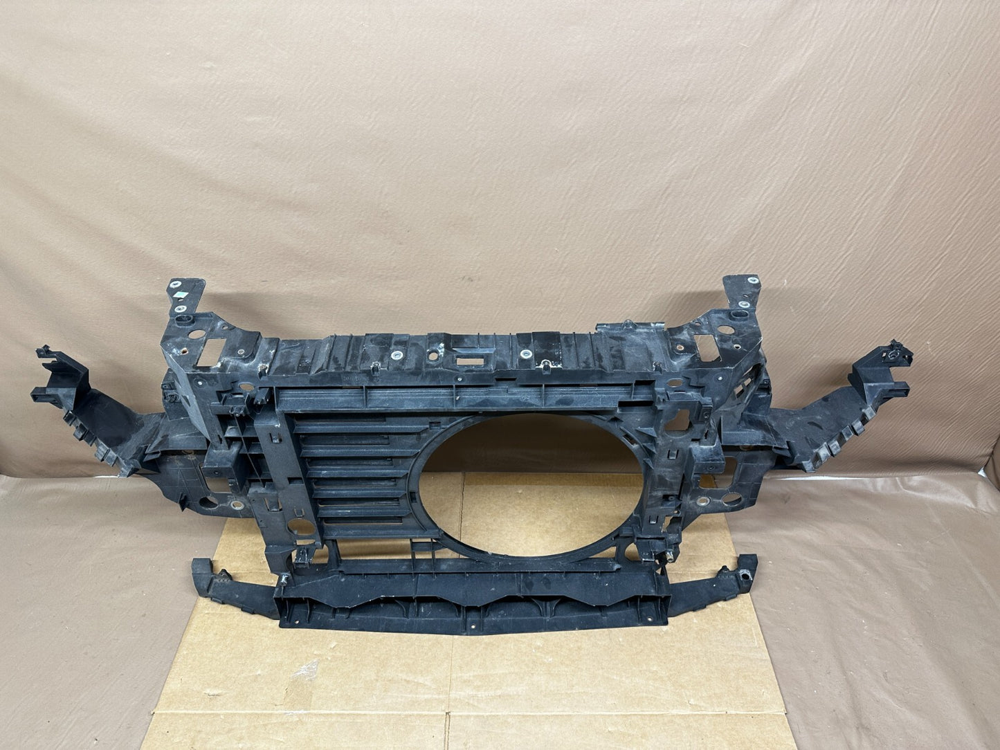 Mini Countryman radiator support back side
