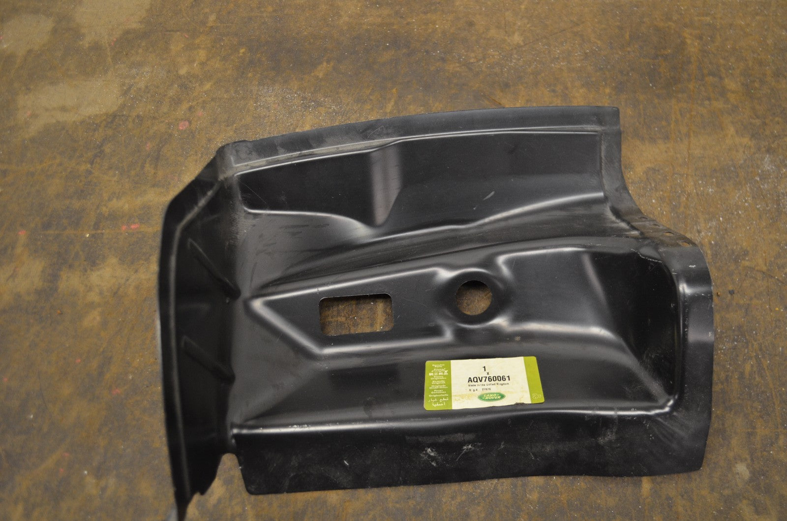 Range Rover tail light pocket mounting surface