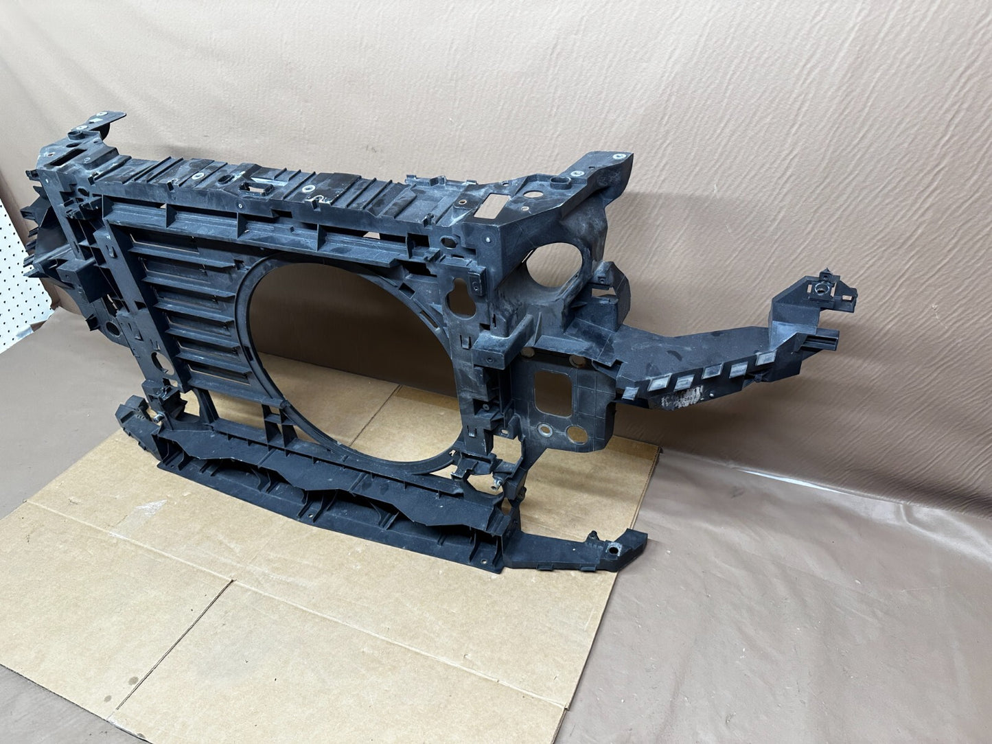 Mini Countryman radiator support angle view