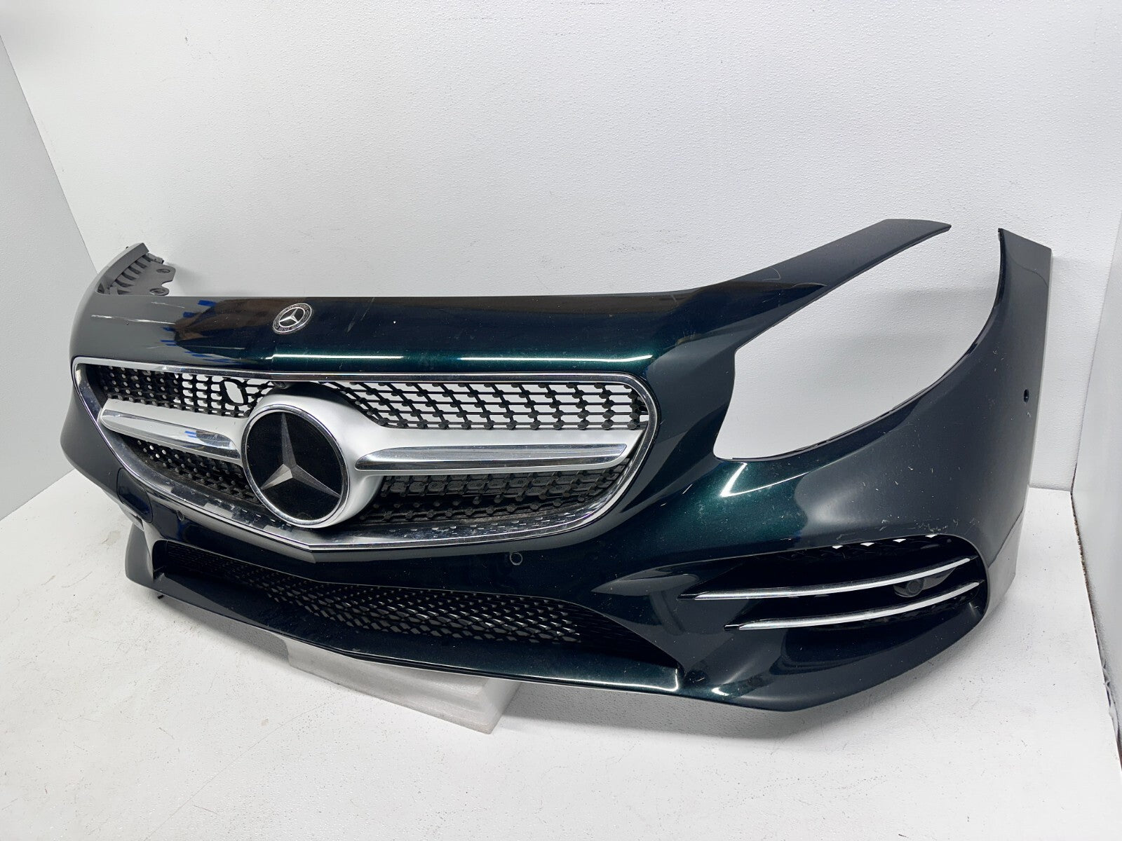 Mercedes S560 front bumper scratch detail