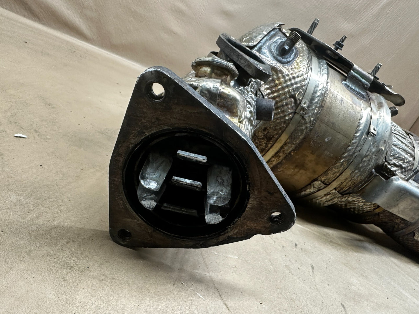 GM diesel catalytic converter body detail