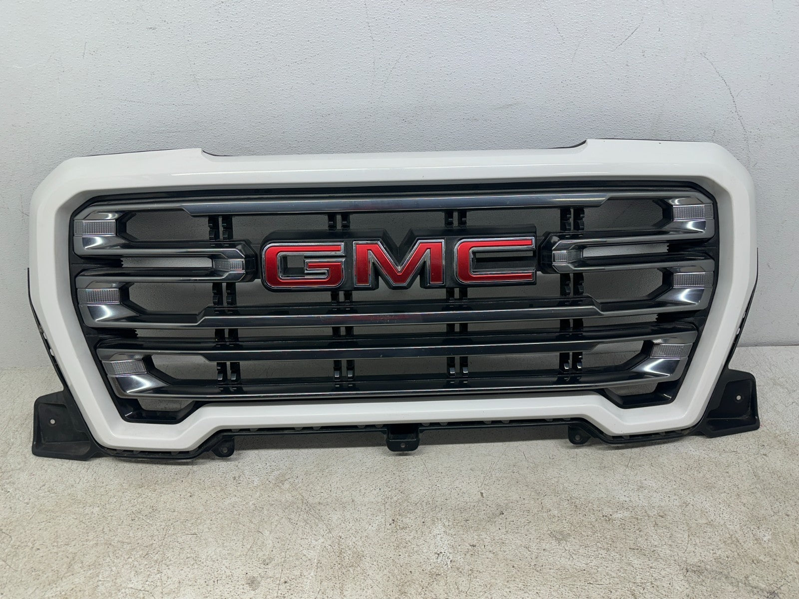 GMC Sierra 1500 OEM grille detail