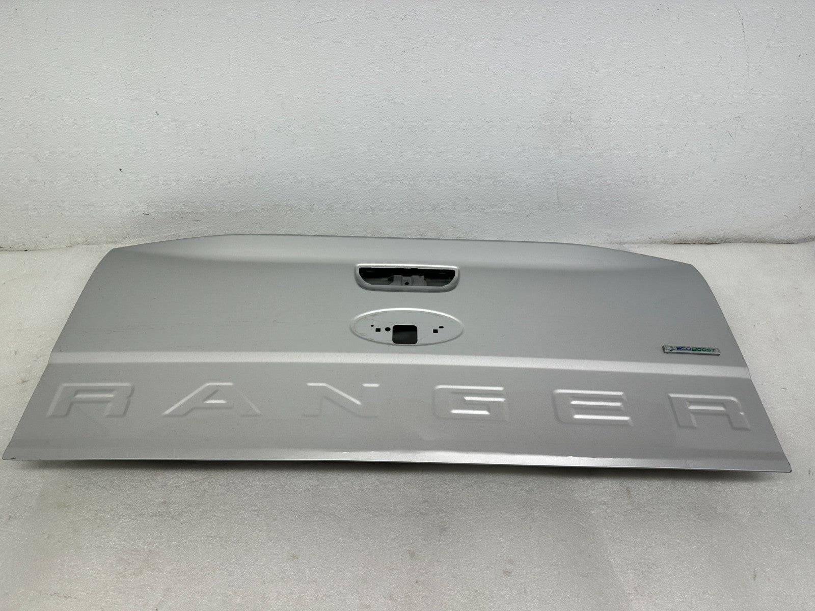 Ford Ranger tailgate edge detail