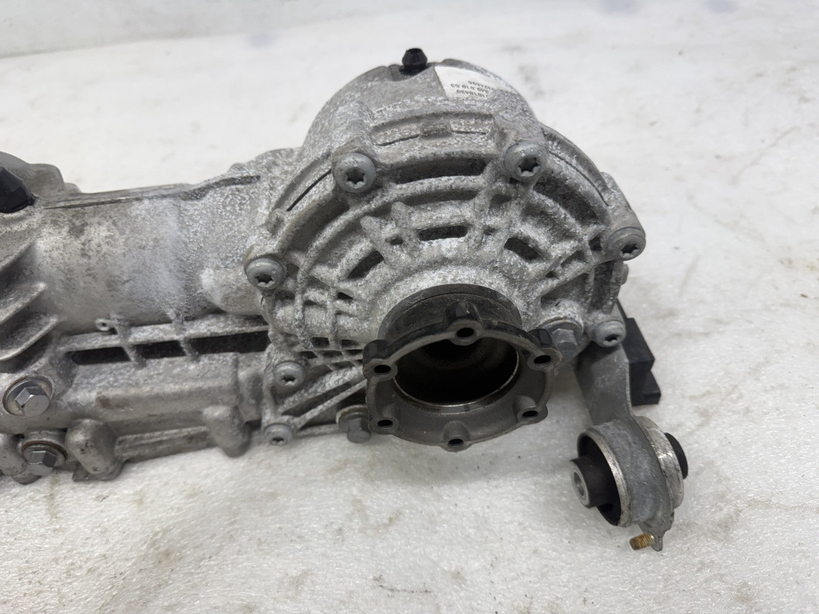 Porsche 991 front differential housing detail