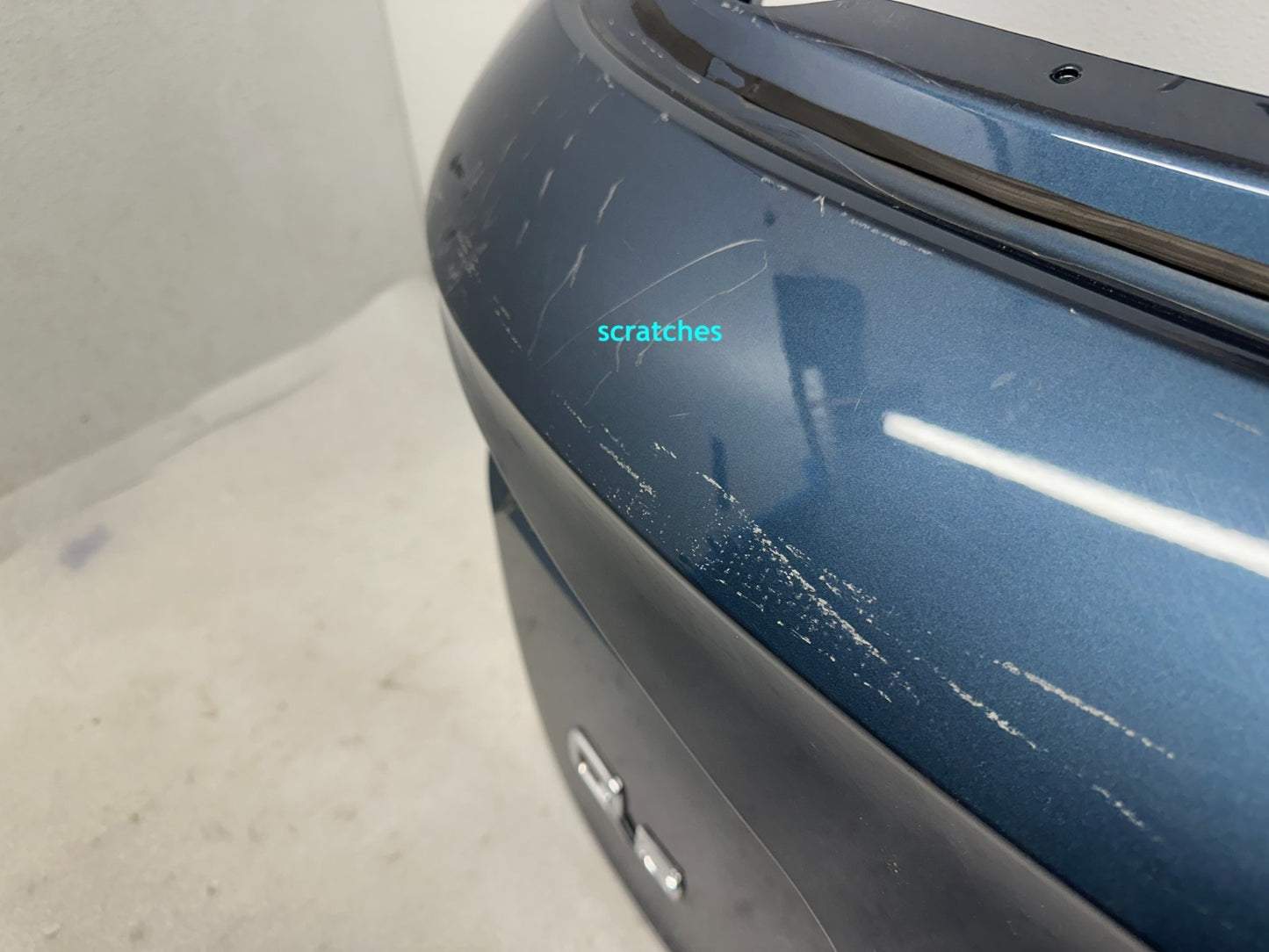 Audi Q5 liftgate edge detail