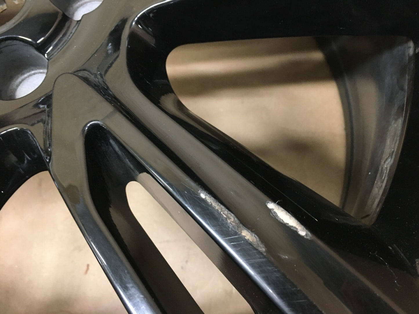 Velar 22 inch wheel rim scratch detail