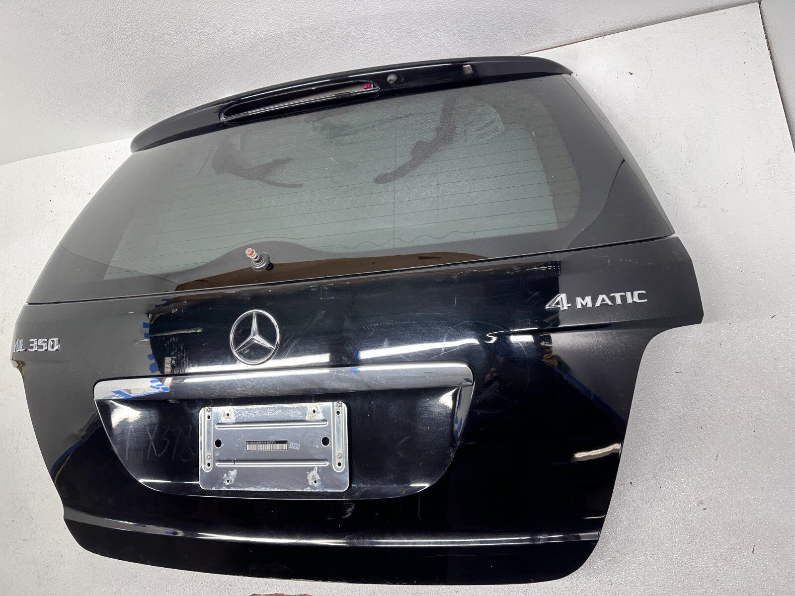 Mercedes ML tailgate scratch detail