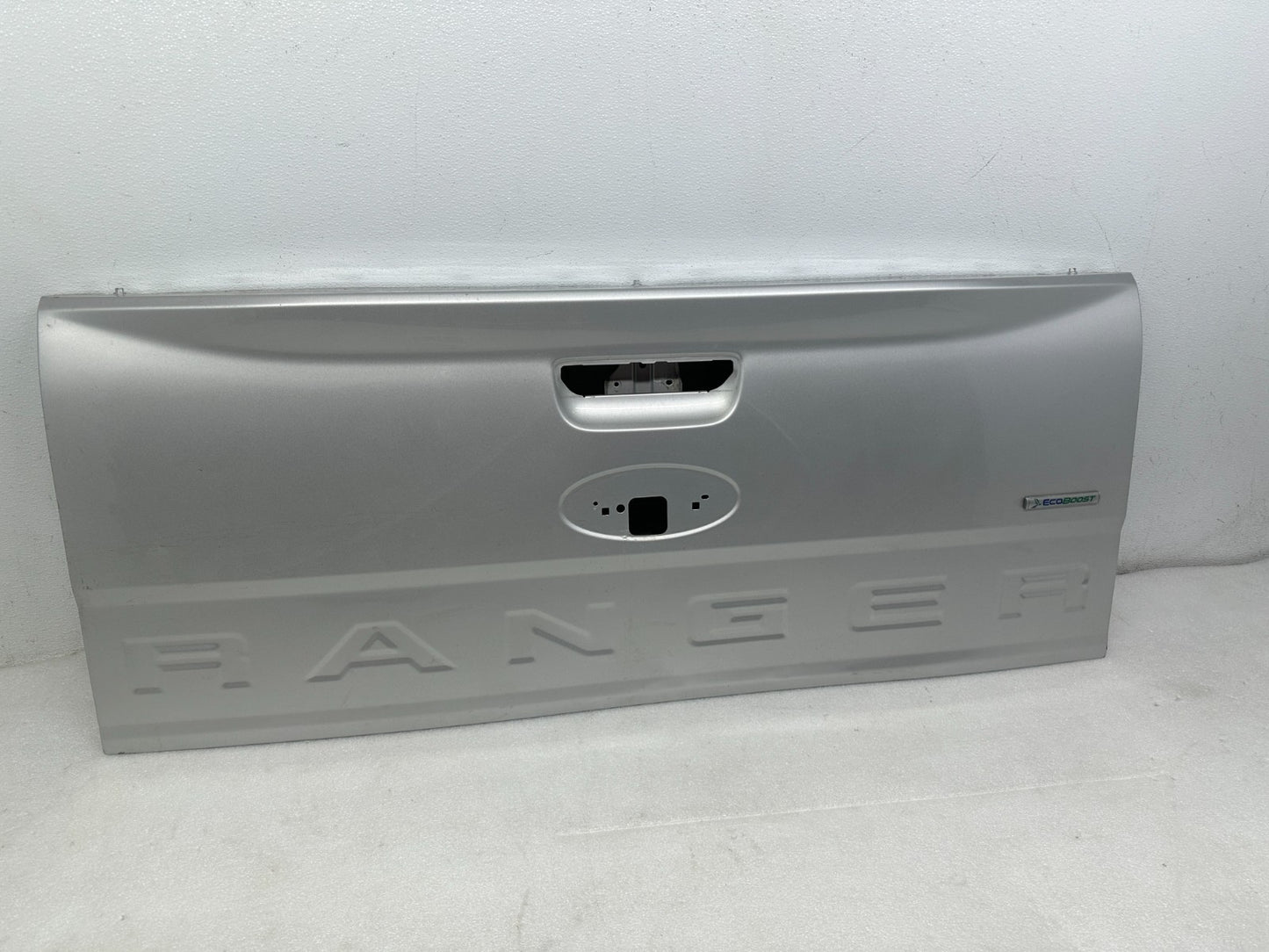 Ford Ranger tailgate scratch detail