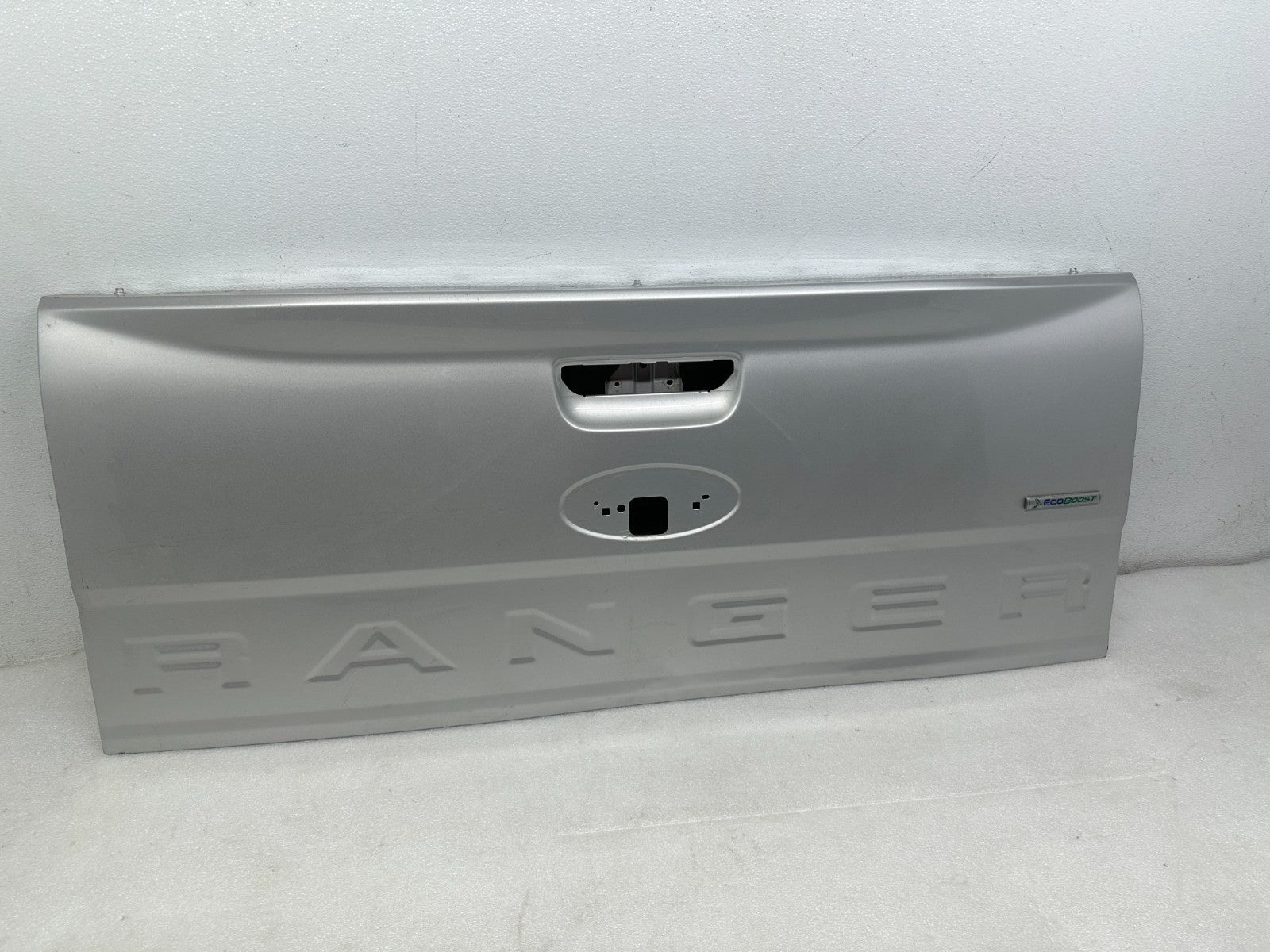 Ford Ranger tailgate scratch detail