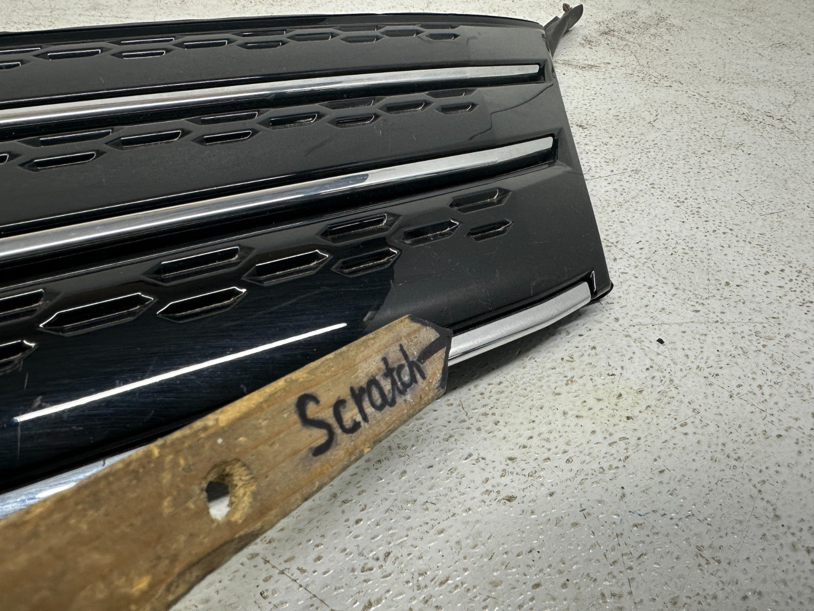 Mitsubishi Outlander front grille — additional angle