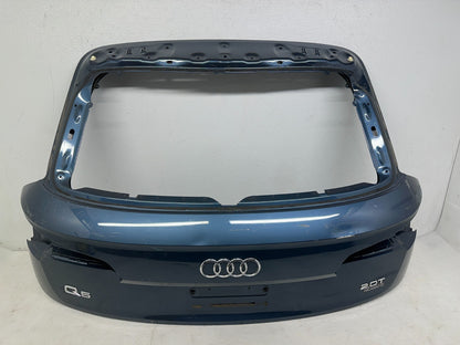 Audi Q5 liftgate surface detail