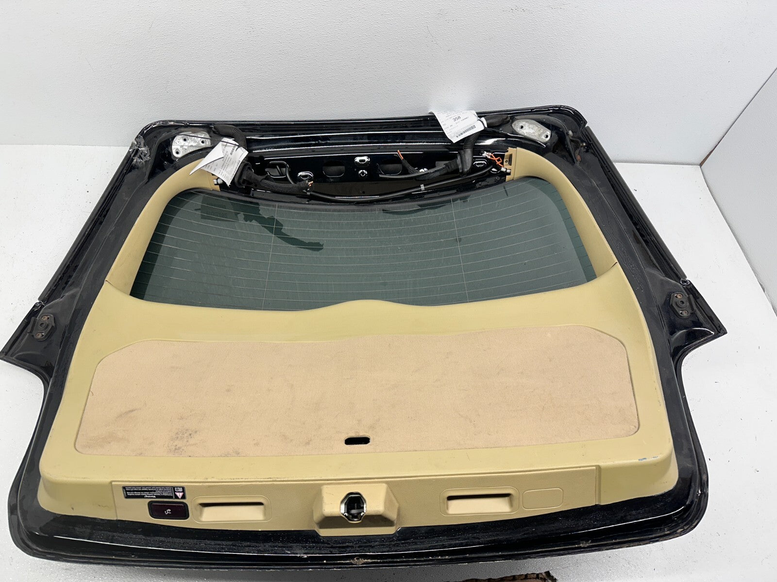 Mercedes ML tailgate edge detail