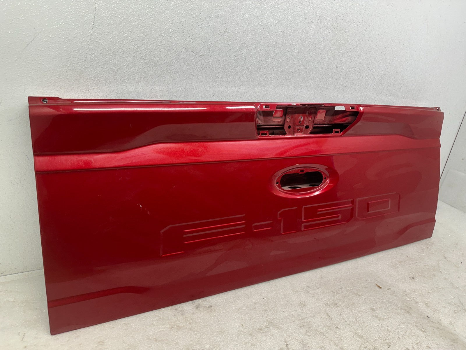 Ford F-150 tailgate edge detail